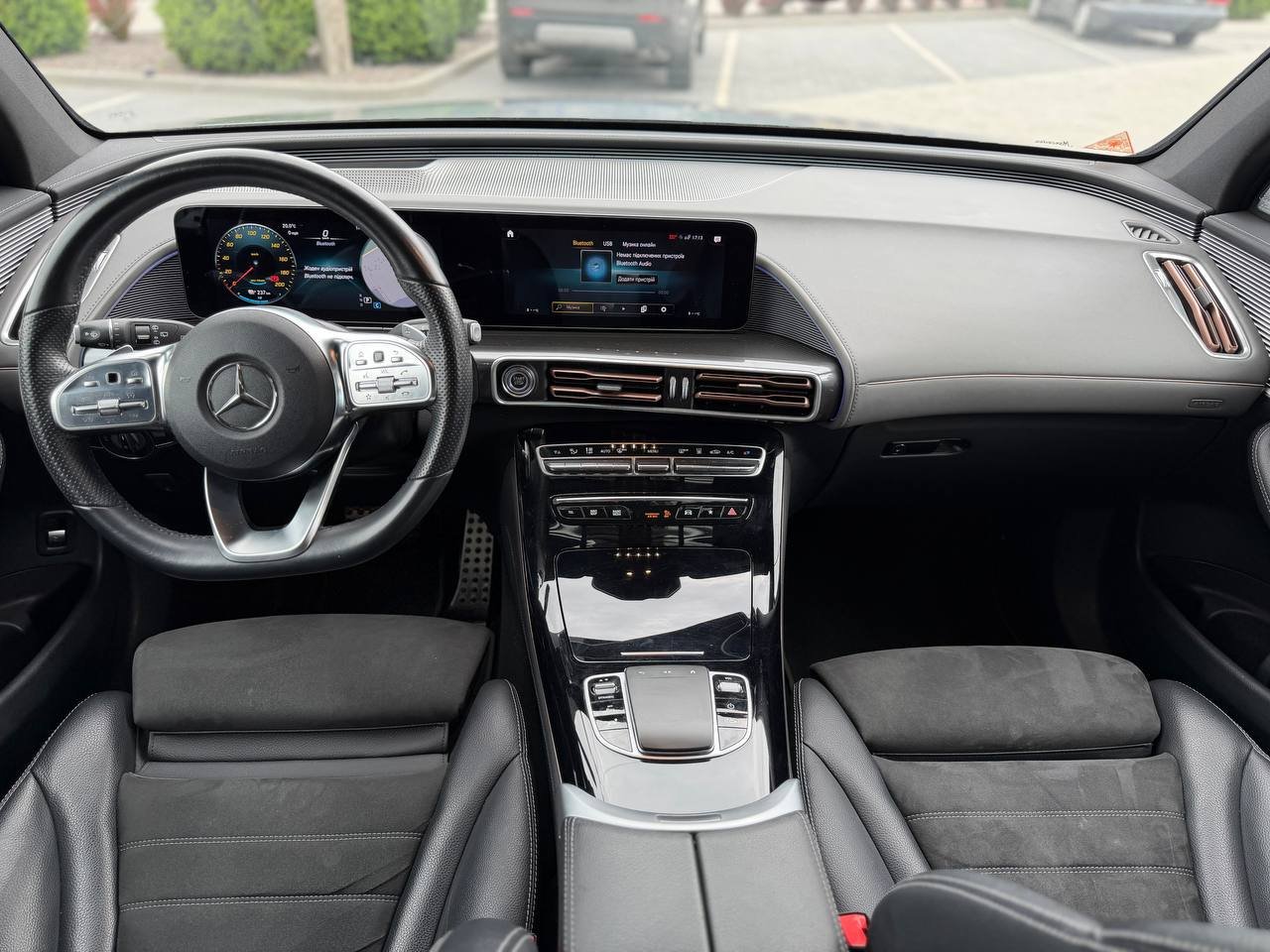 Фото - Mercedes-Benz EQC #6