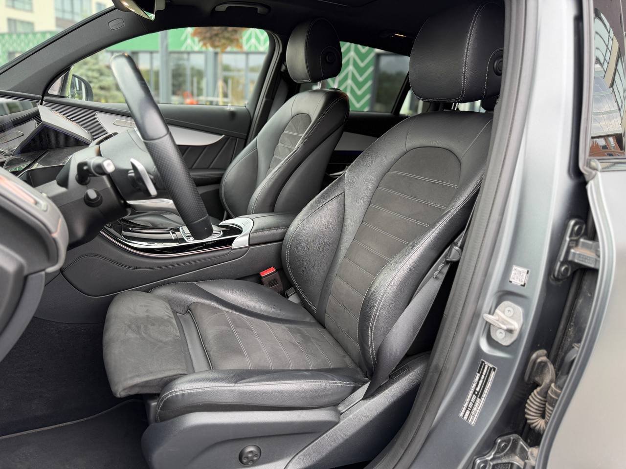 Фото - Mercedes-Benz EQC #7