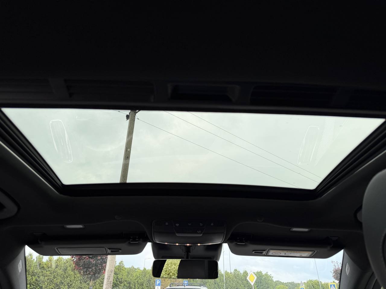 Фото - Mercedes-Benz EQC #9