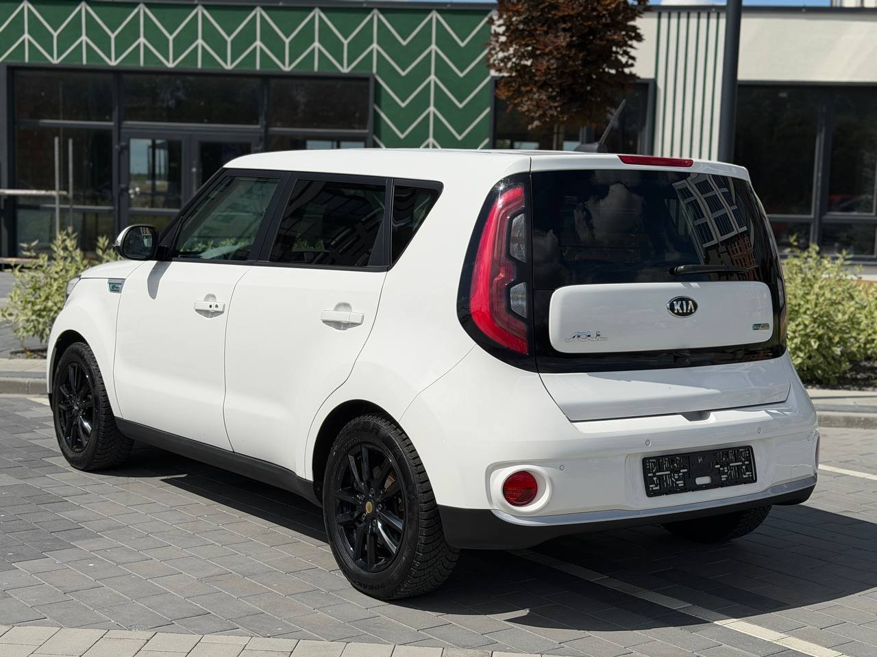 Фото - Kia Soul EV #6