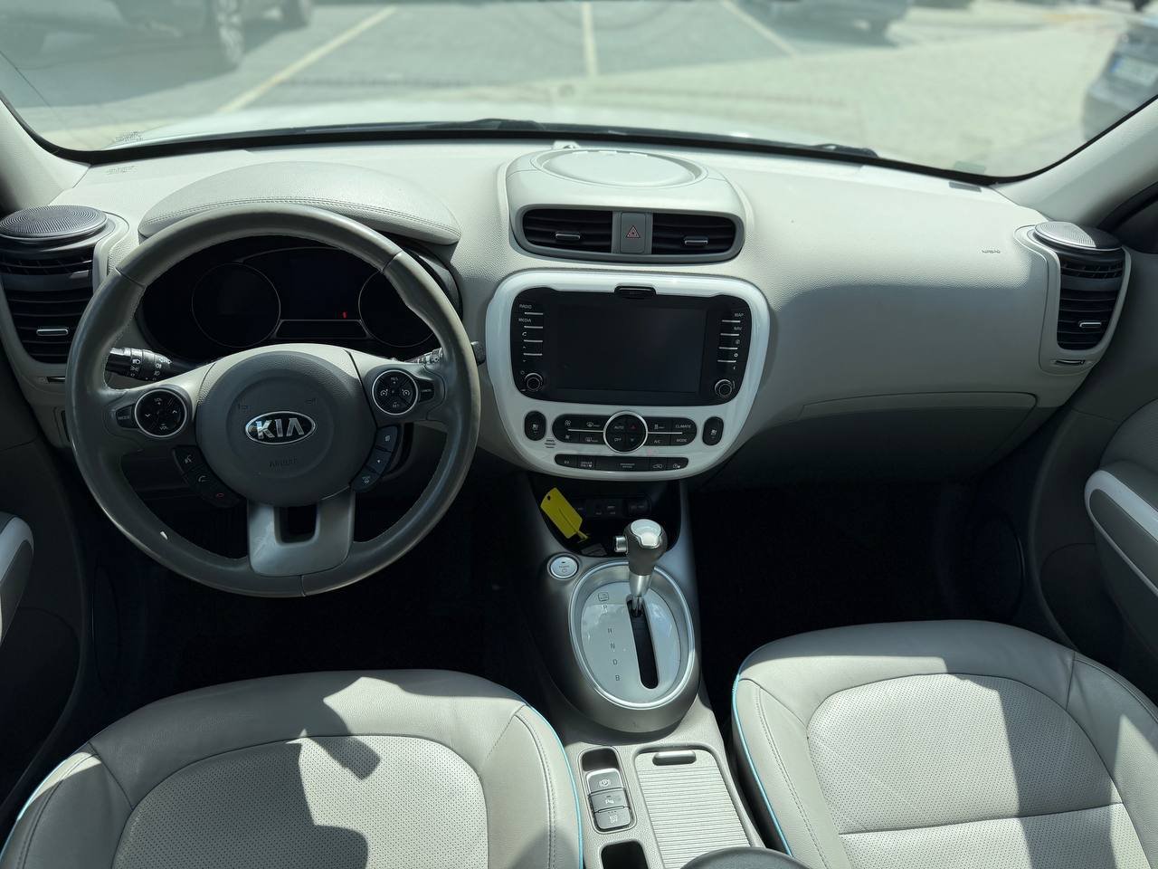 Фото - Kia Soul EV #8