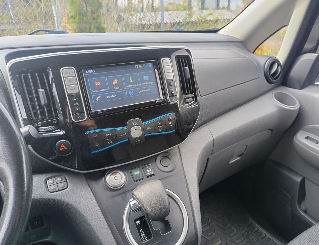 Фото - Nissan E-NV200 #7