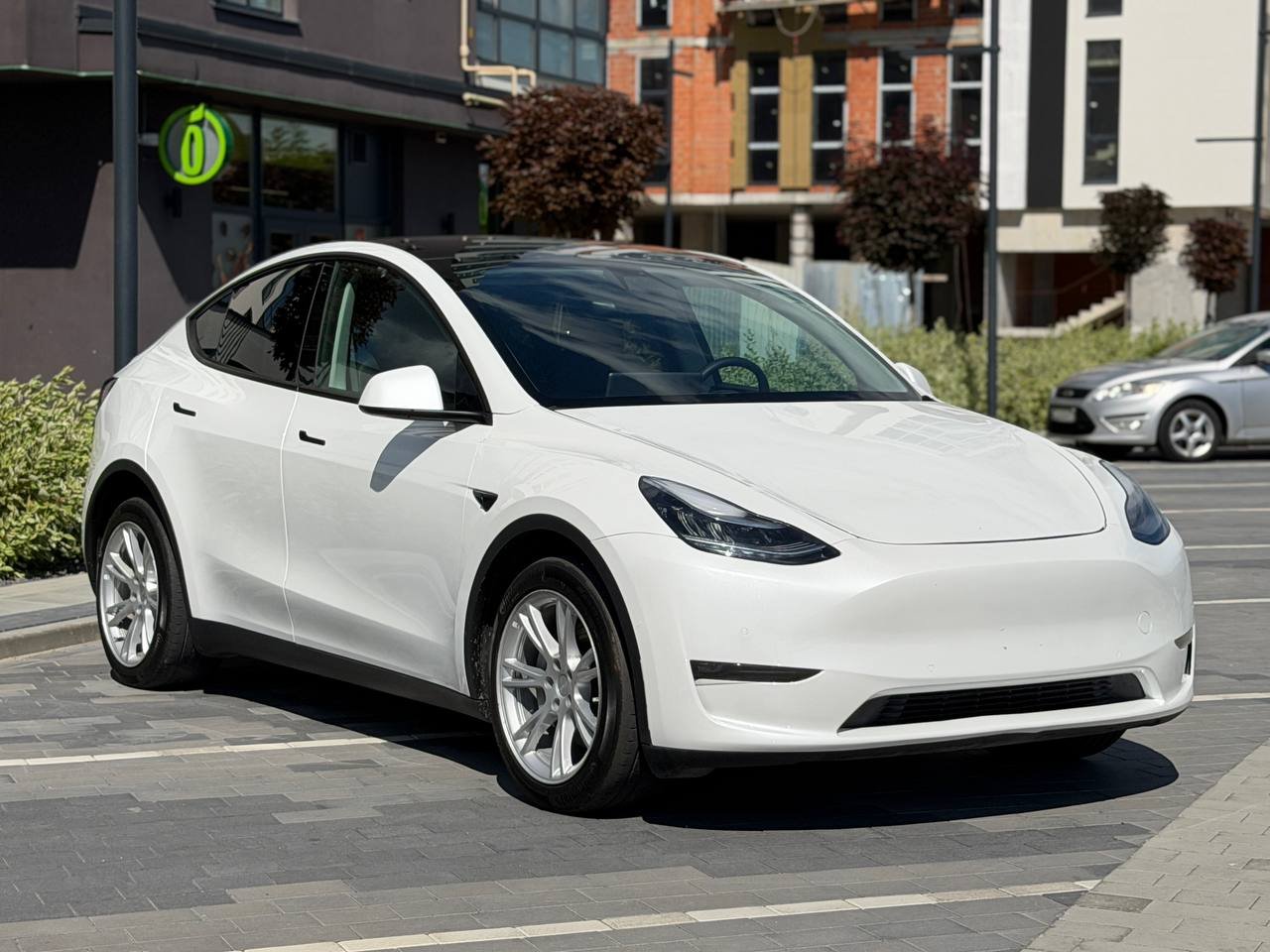 Фото - Tesla Model y #3