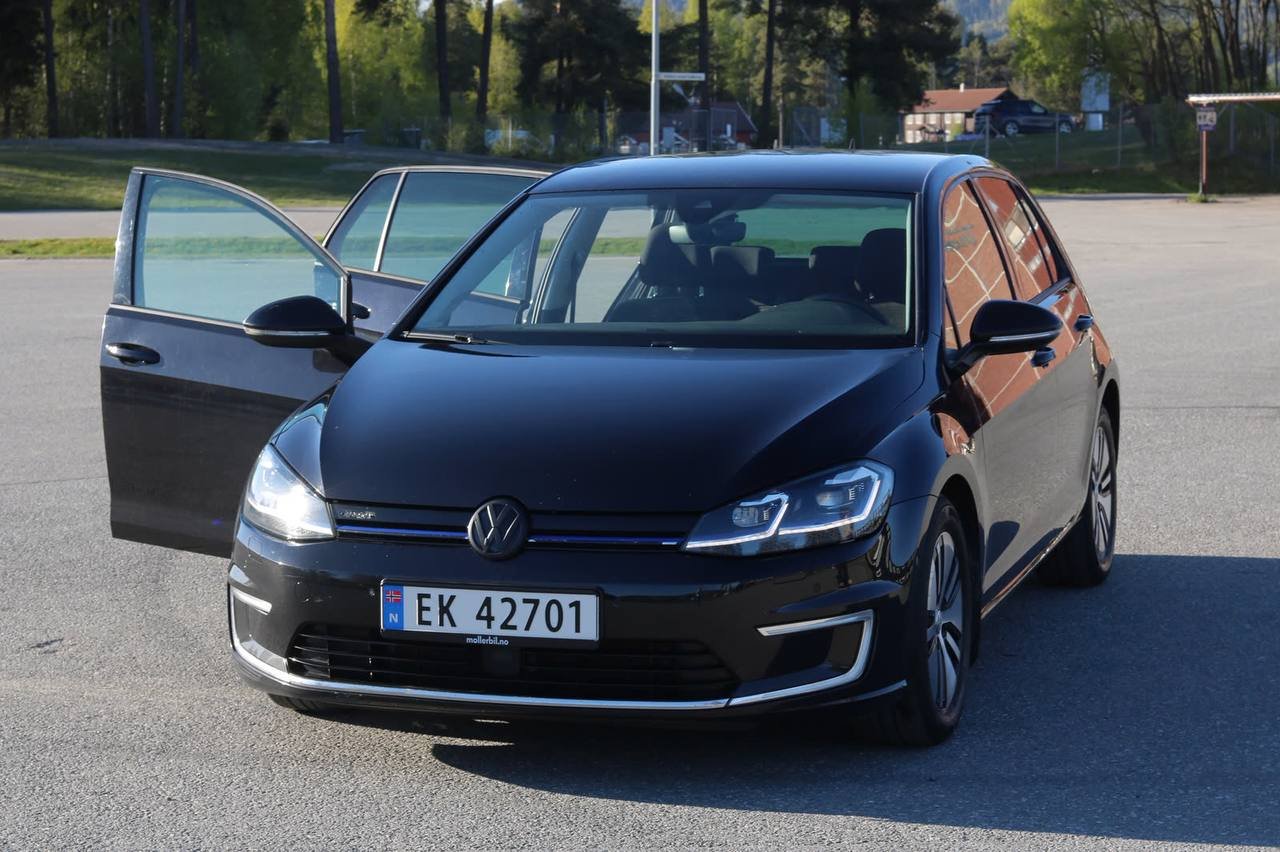 Фото - Volkswagen E-Golf #4