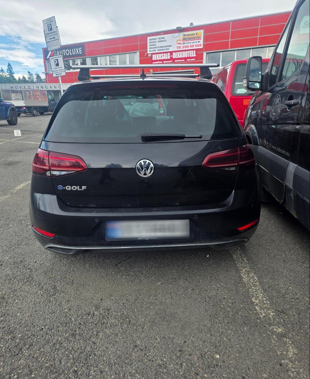 Фото - Volkswagen E-Golf #5
