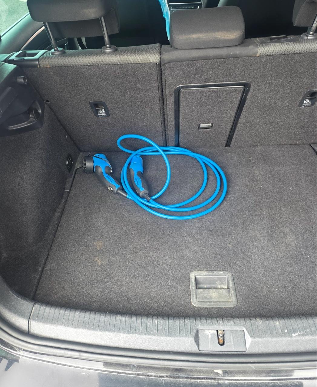 Фото - Volkswagen E-Golf #10