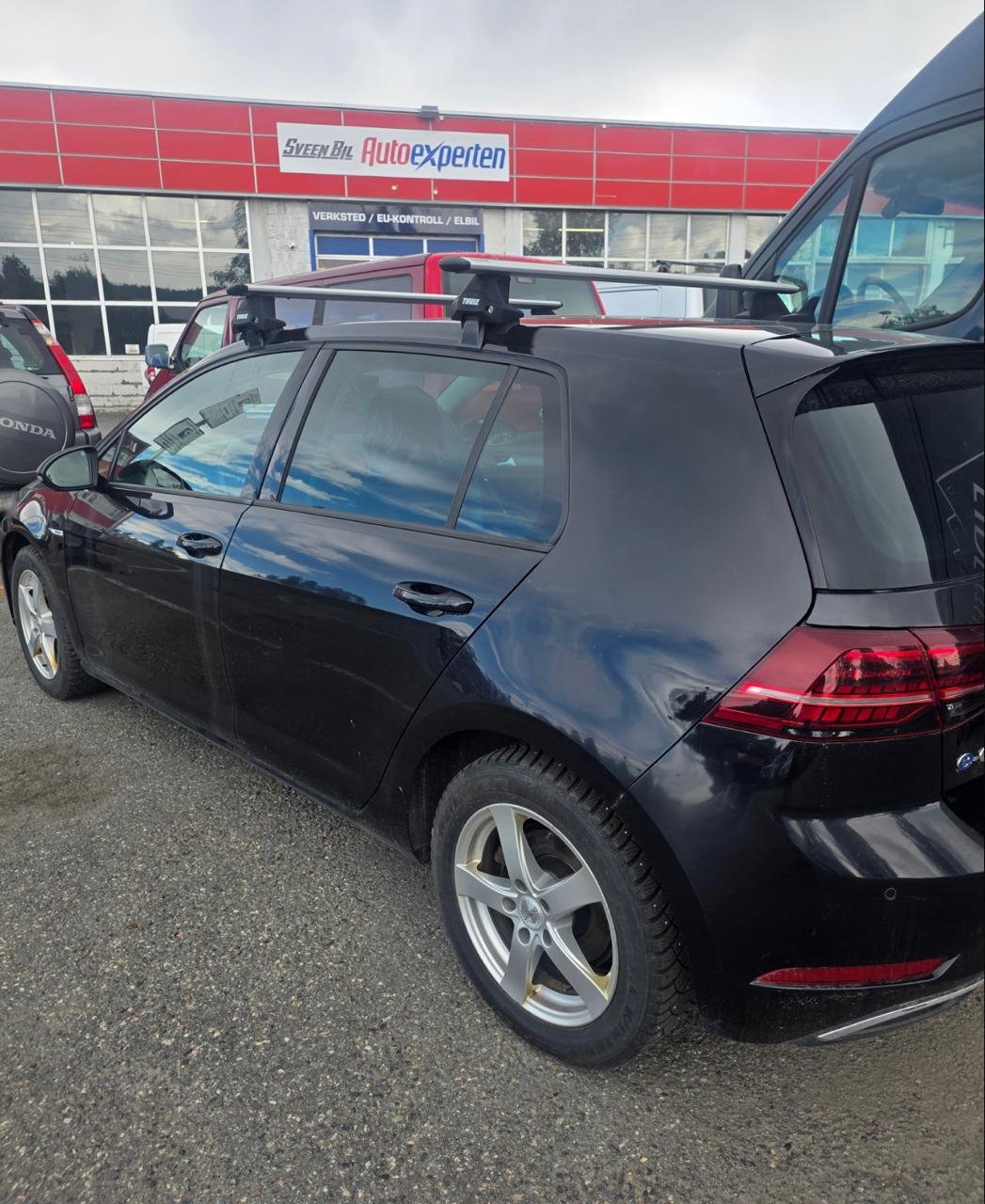 Фото - Volkswagen E-Golf #4