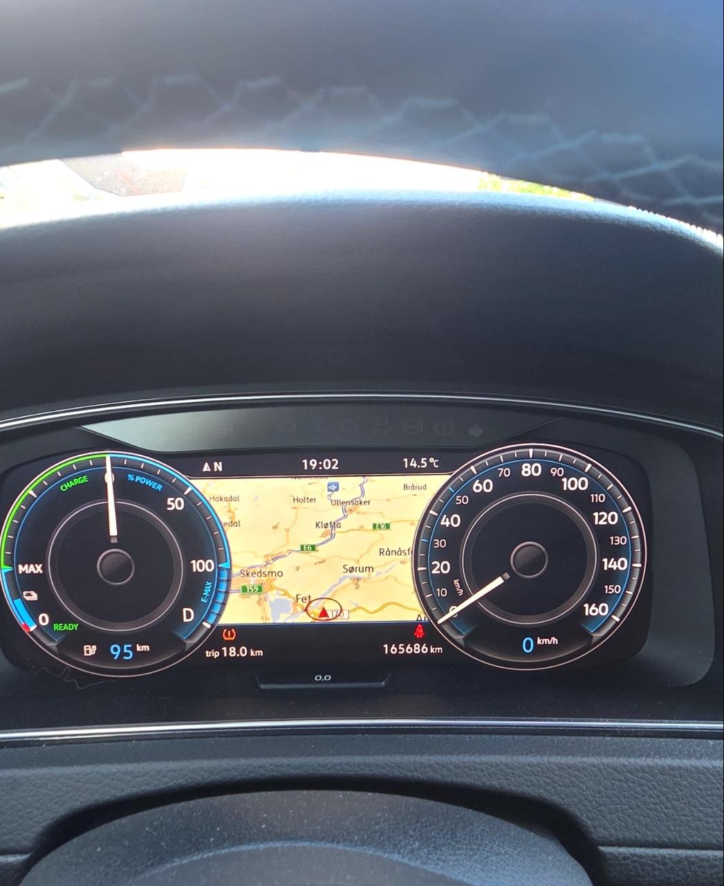 Фото - Volkswagen E-Golf #6