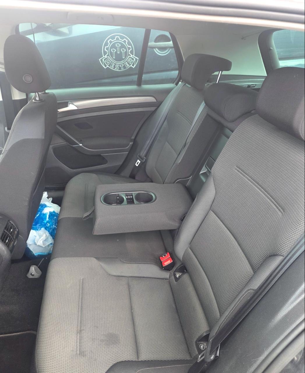 Фото - Volkswagen E-Golf #9