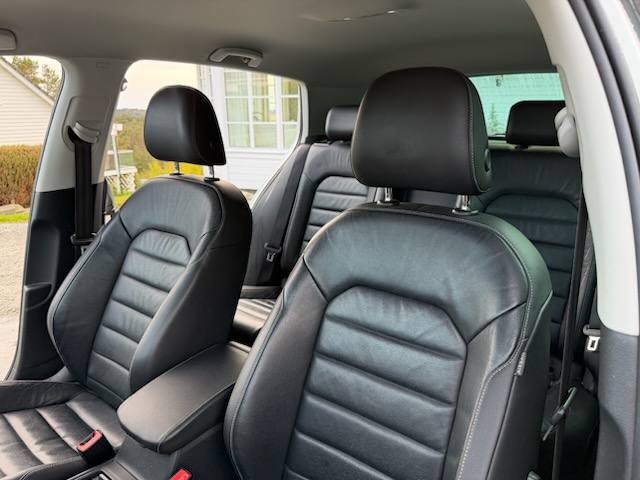 Фото - Volkswagen E-Golf #7