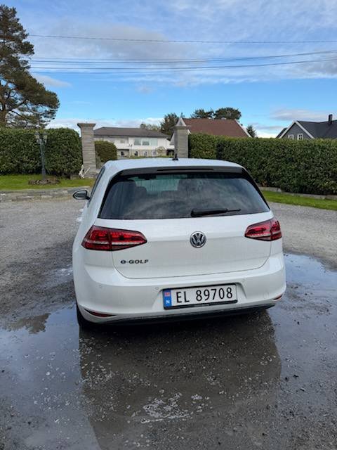 Фото - Volkswagen E-Golf #3