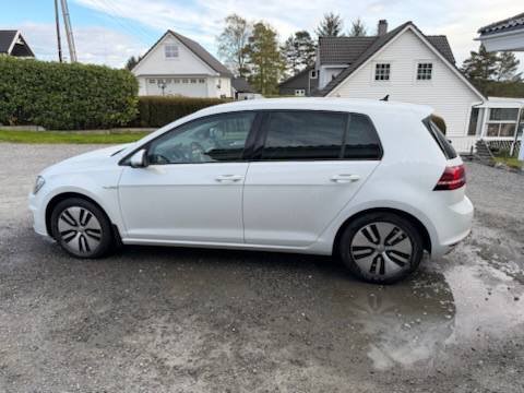 Фото - Volkswagen E-Golf #5