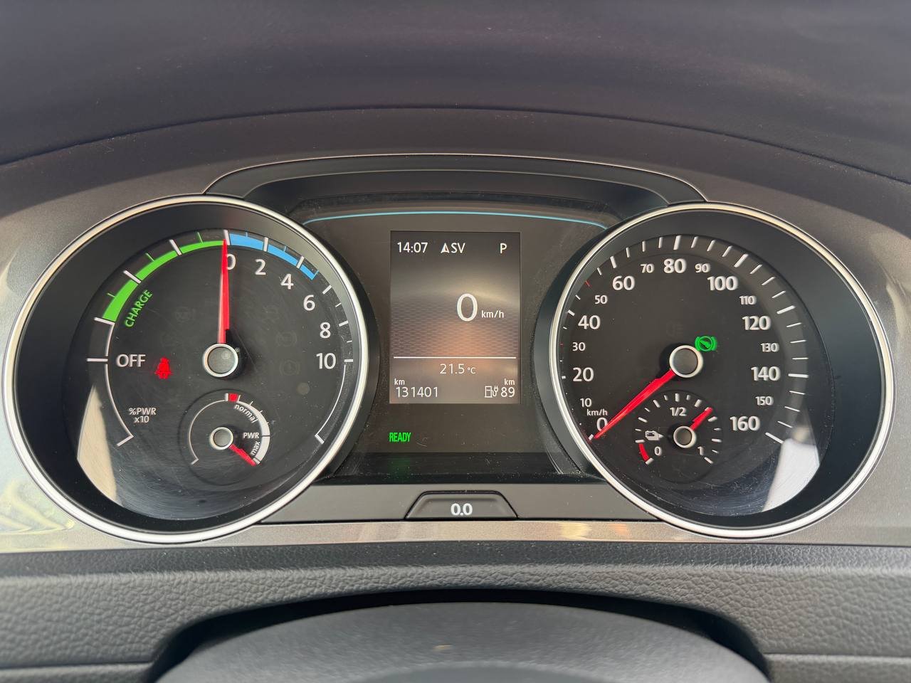 Фото - Volkswagen E-Golf #9