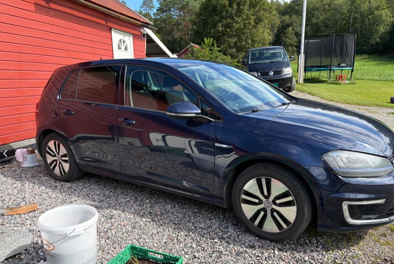 Фото - Volkswagen E-Golf #2