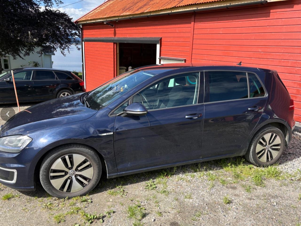 Фото - Volkswagen E-Golf #4
