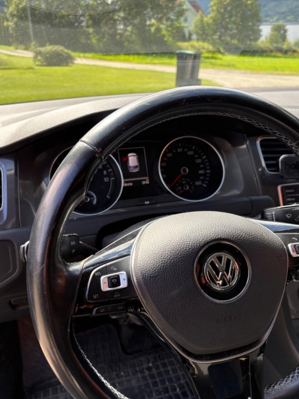 Фото - Volkswagen E-Golf #5