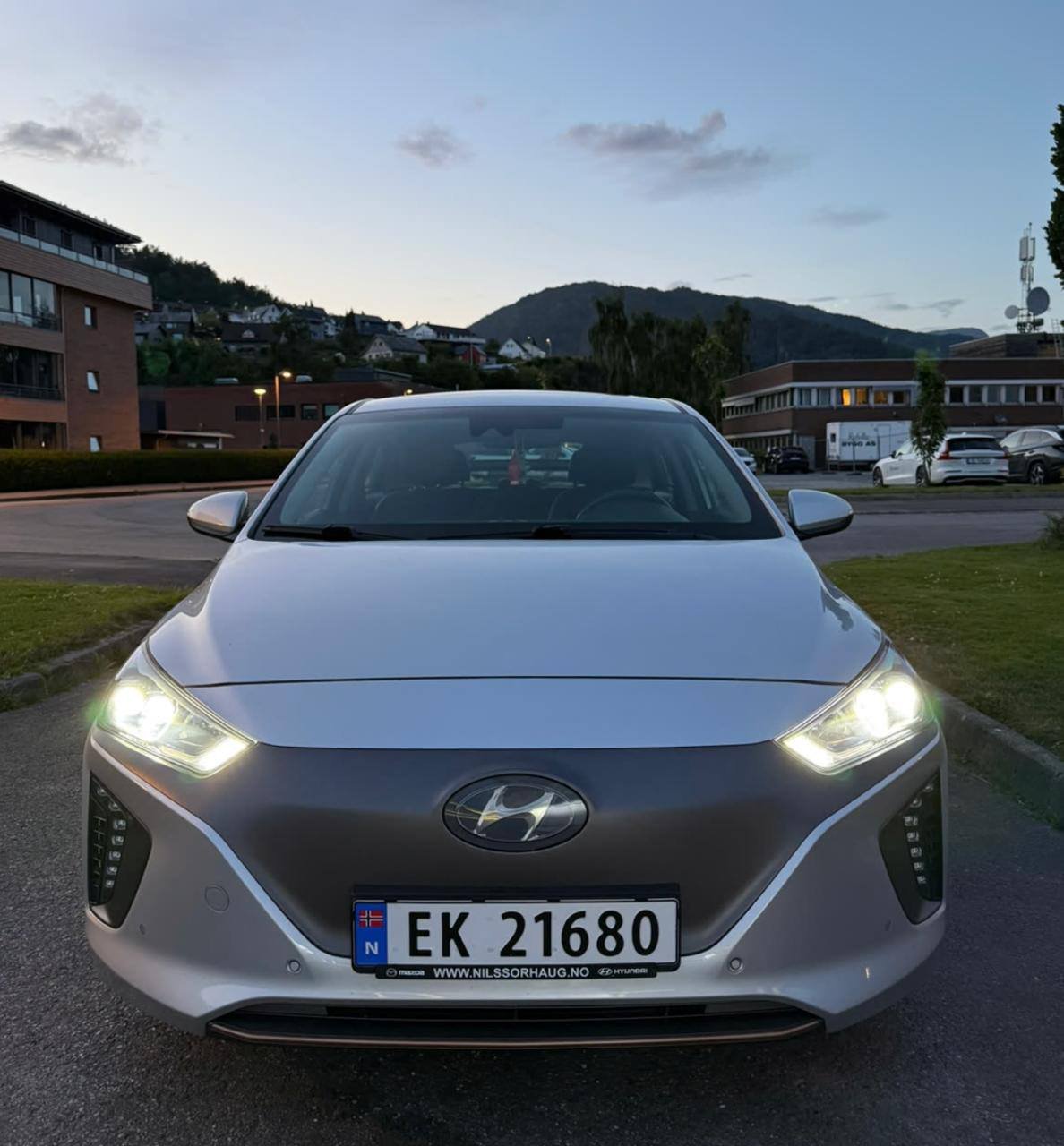 Фото - Hyundai IONIQ #2