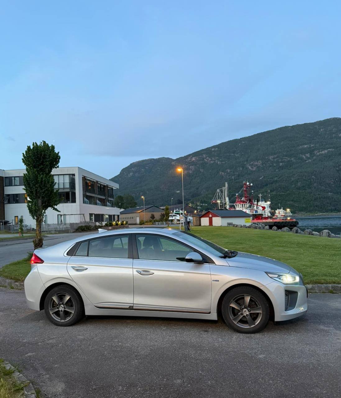 Фото - Hyundai IONIQ #3