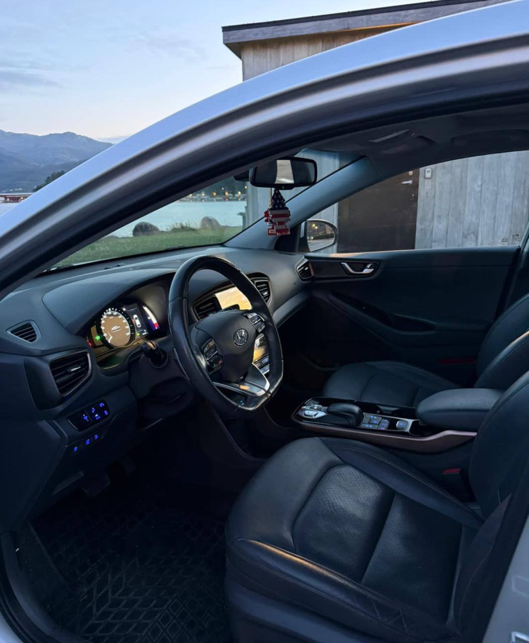 Фото - Hyundai IONIQ #7