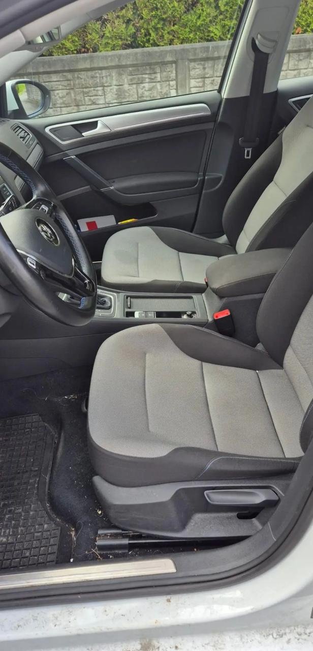 Фото - Volkswagen E-Golf #8