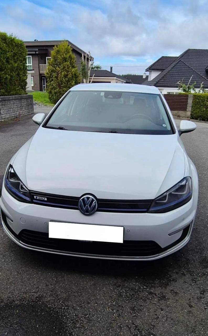 Фото - Volkswagen E-Golf #2