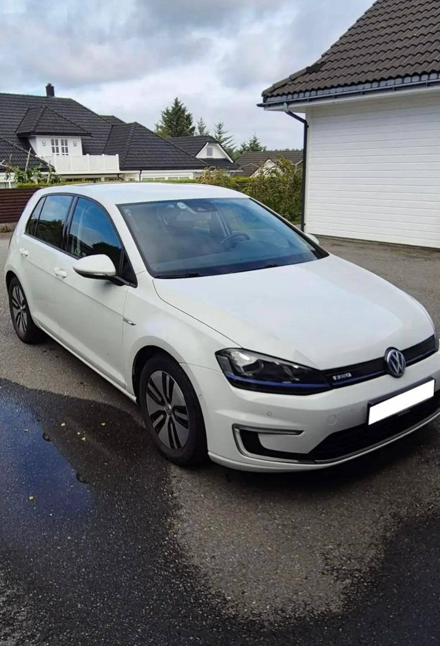Фото - Volkswagen E-Golf #3