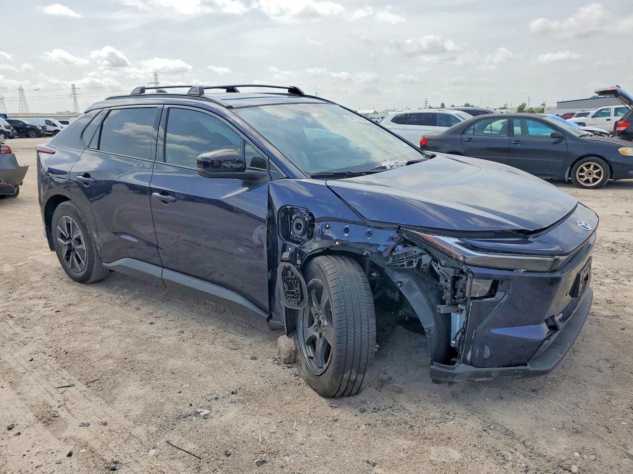 Фото - Toyota bZ4X #3
