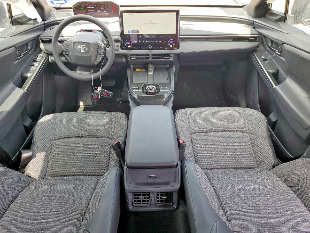 Фото - Toyota bZ4X #8