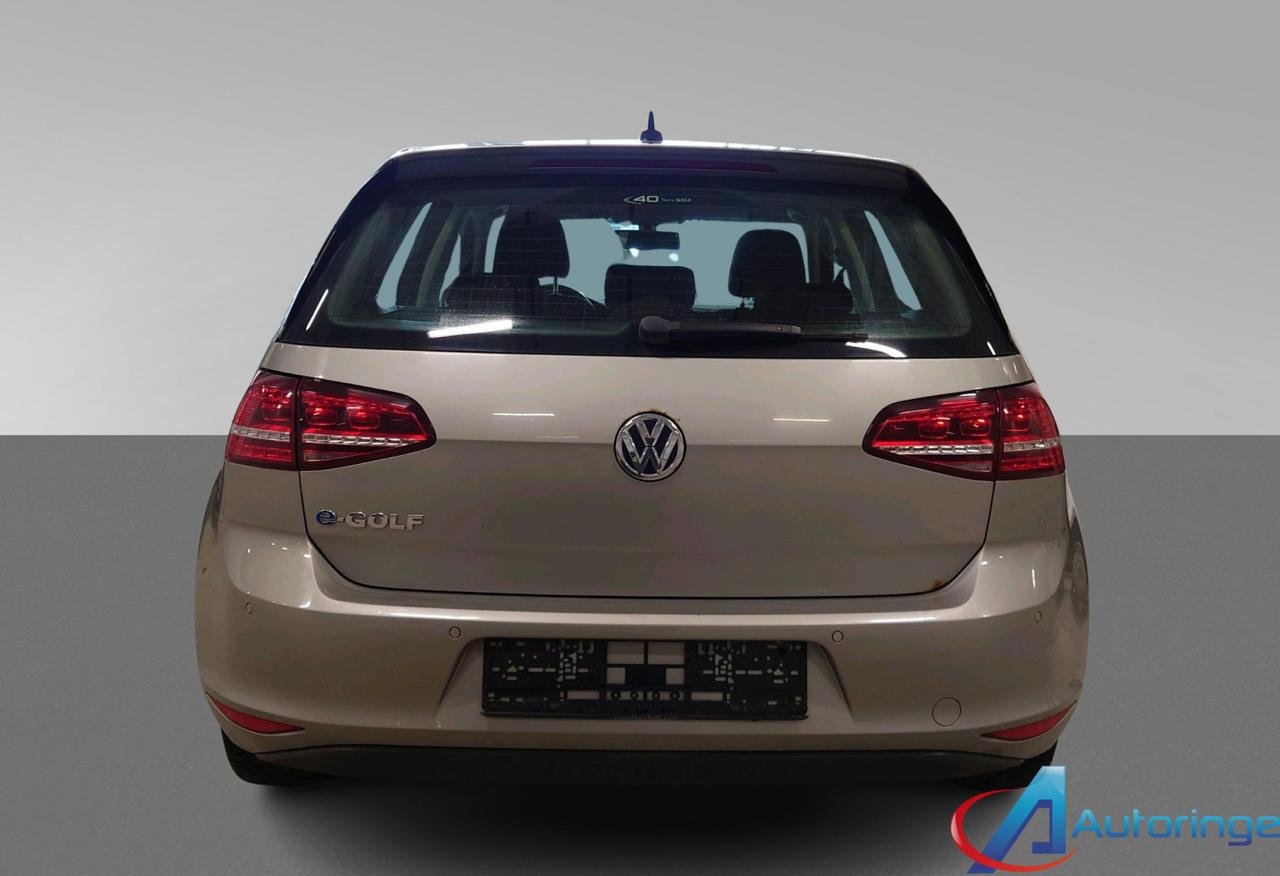 Фото - Volkswagen E-Golf #5