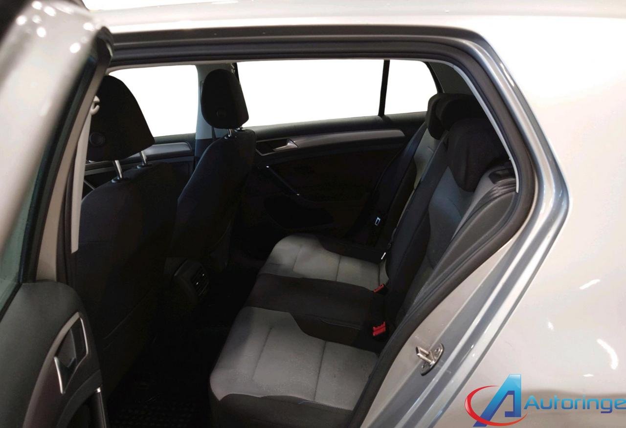 Фото - Volkswagen E-Golf #10