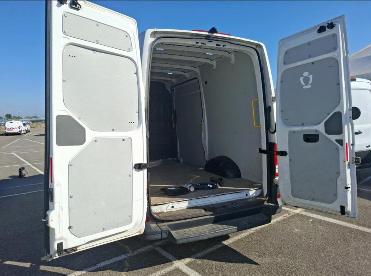 Фото - Volkswagen Crafter L3H3 #5