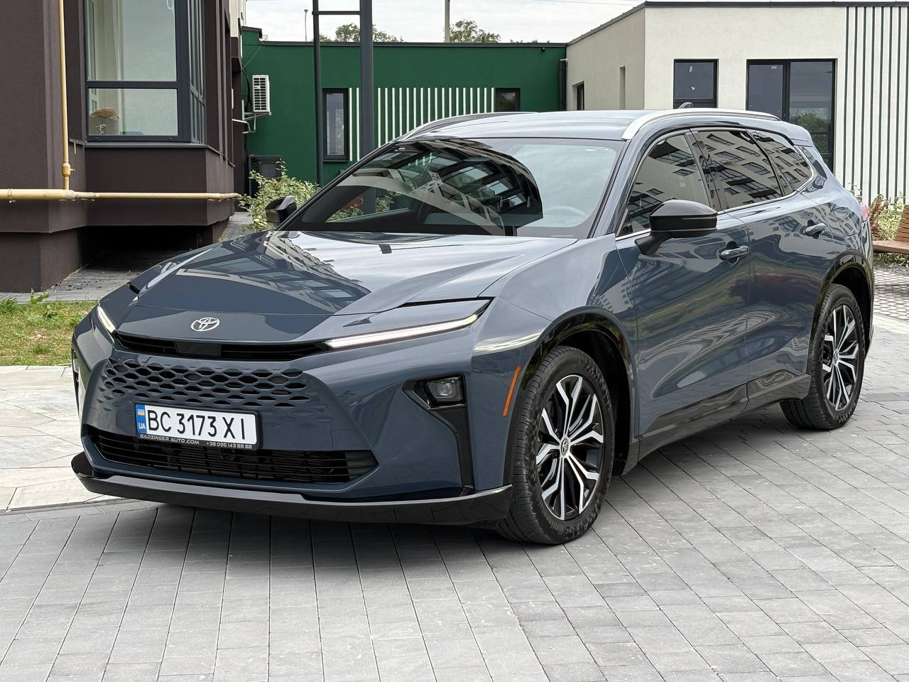Toyota Crown Signia 2.5 Hybrid