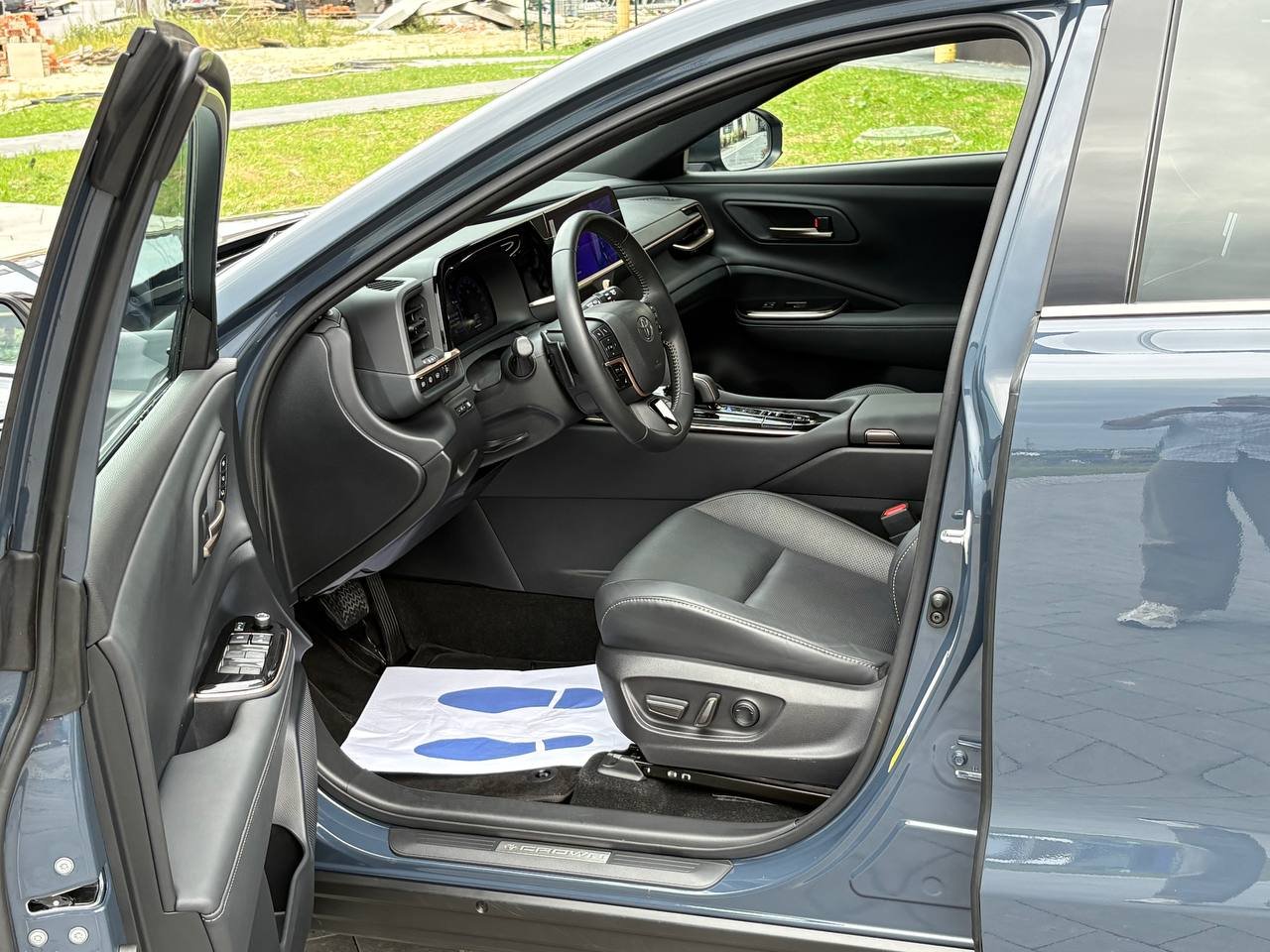 Фото - Toyota Crown Signia 2.5 Hybrid #6