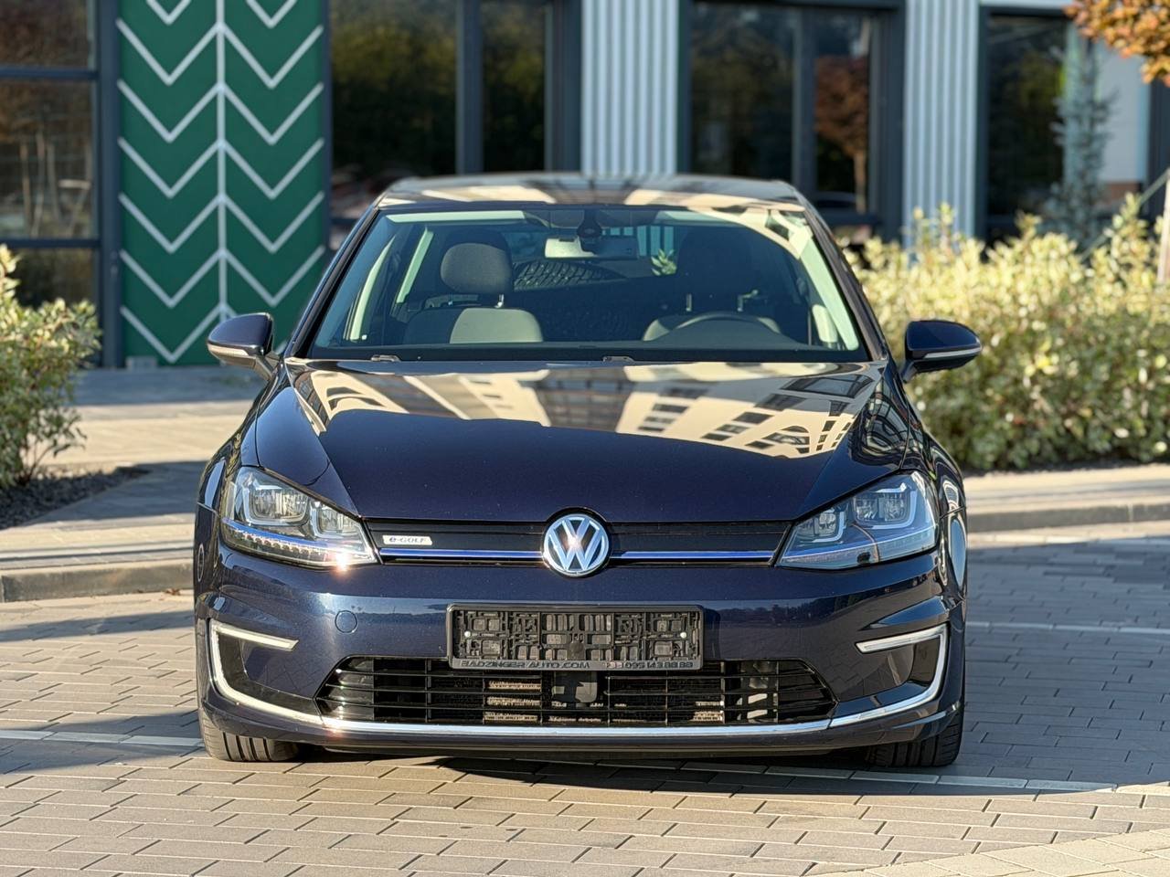 Фото - Volkswagen E-Golf #2