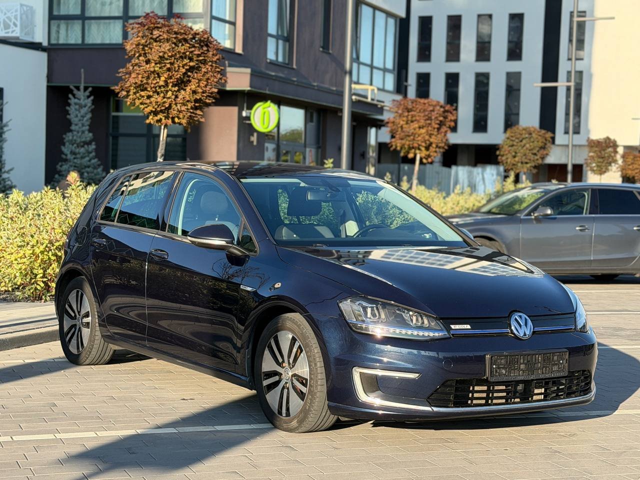 Фото - Volkswagen E-Golf #3