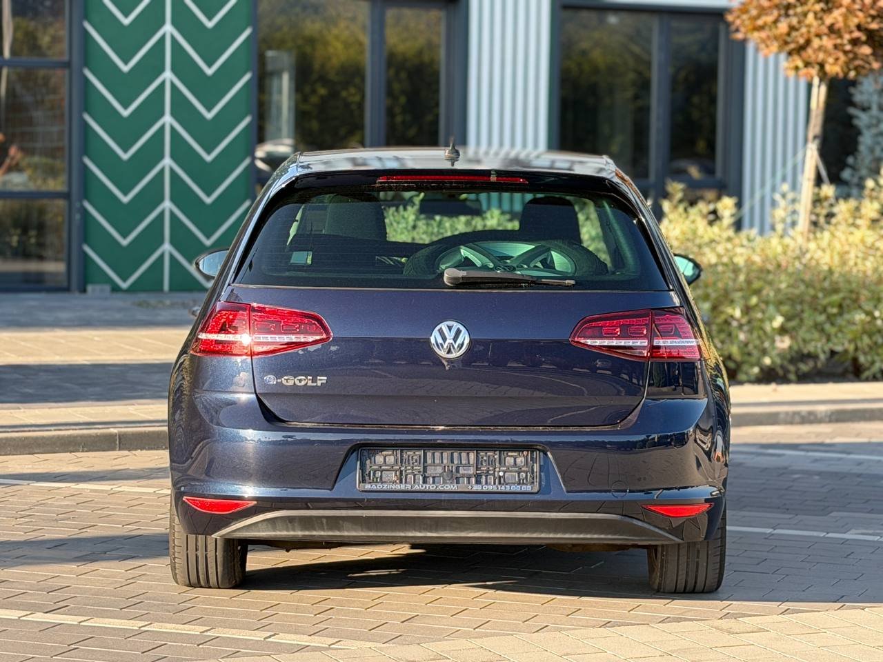 Фото - Volkswagen E-Golf #4