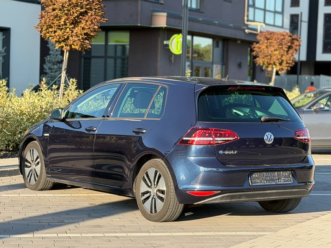 Фото - Volkswagen E-Golf #5