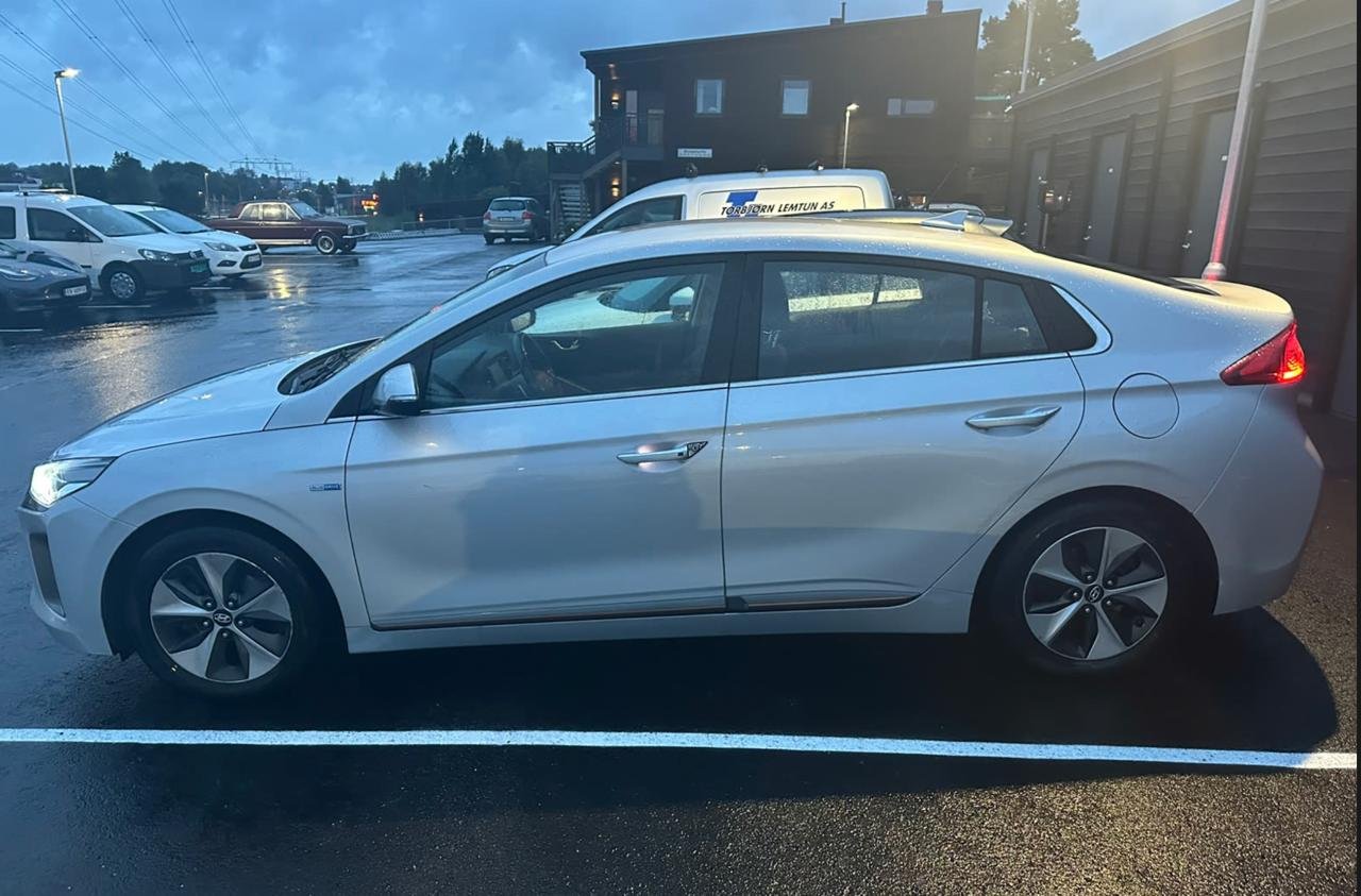Фото - Hyundai IONIQ #3