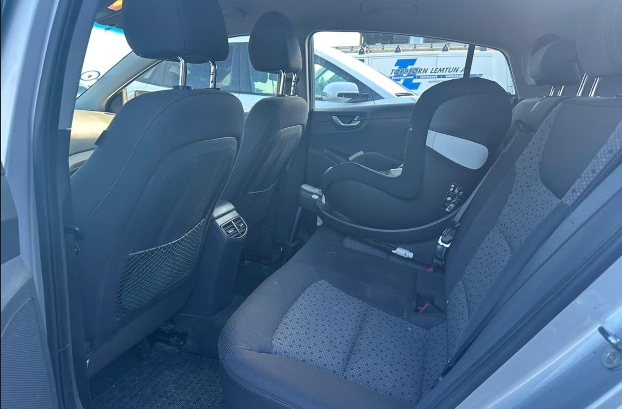 Фото - Hyundai IONIQ #7