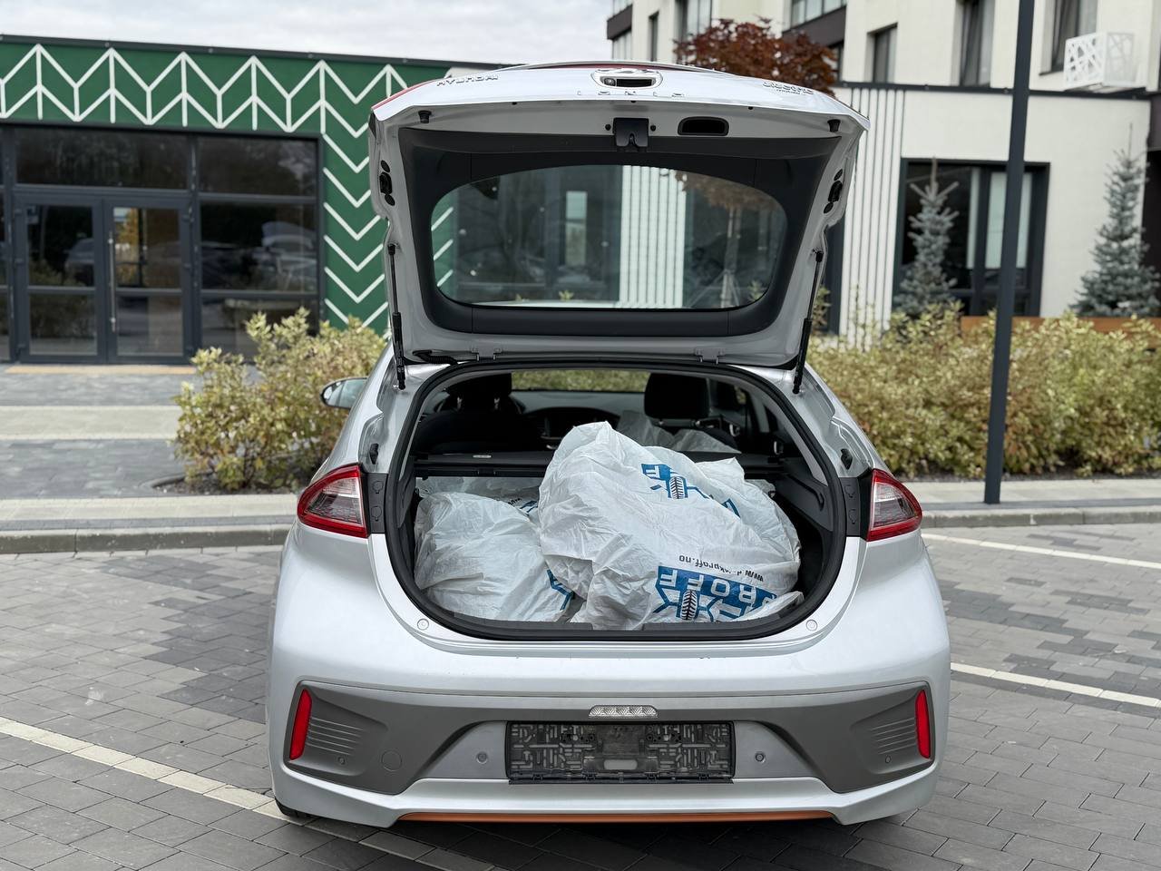 Фото - Hyundai IONIQ #7