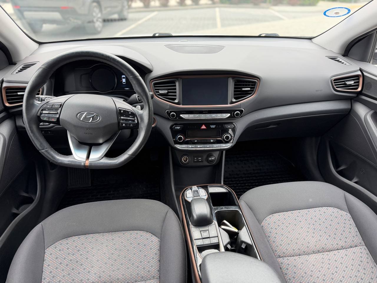 Фото - Hyundai IONIQ #8