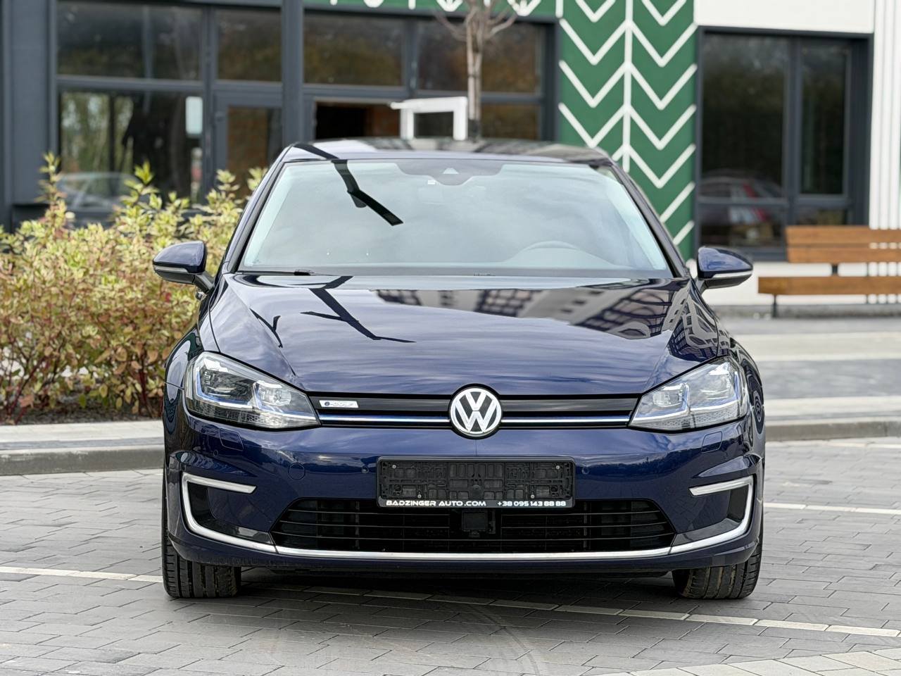 Фото - Volkswagen E-Golf #2