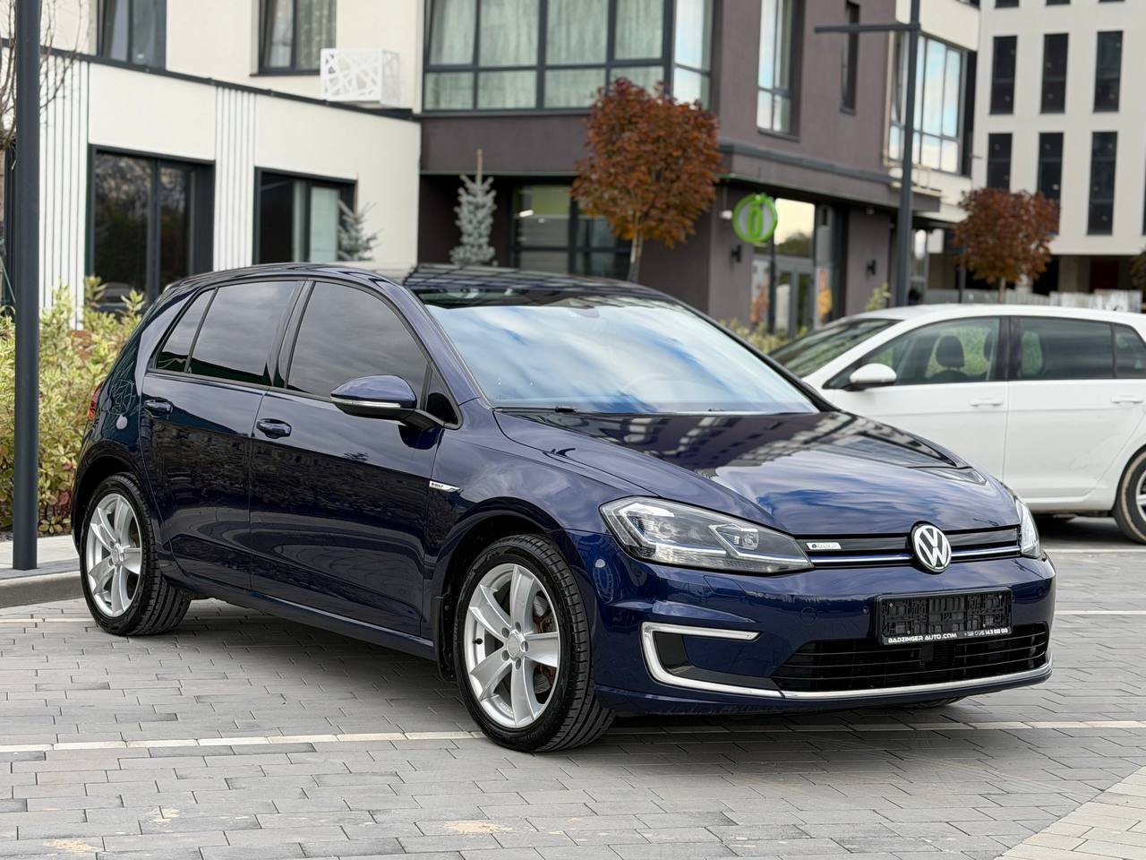 Фото - Volkswagen E-Golf #3
