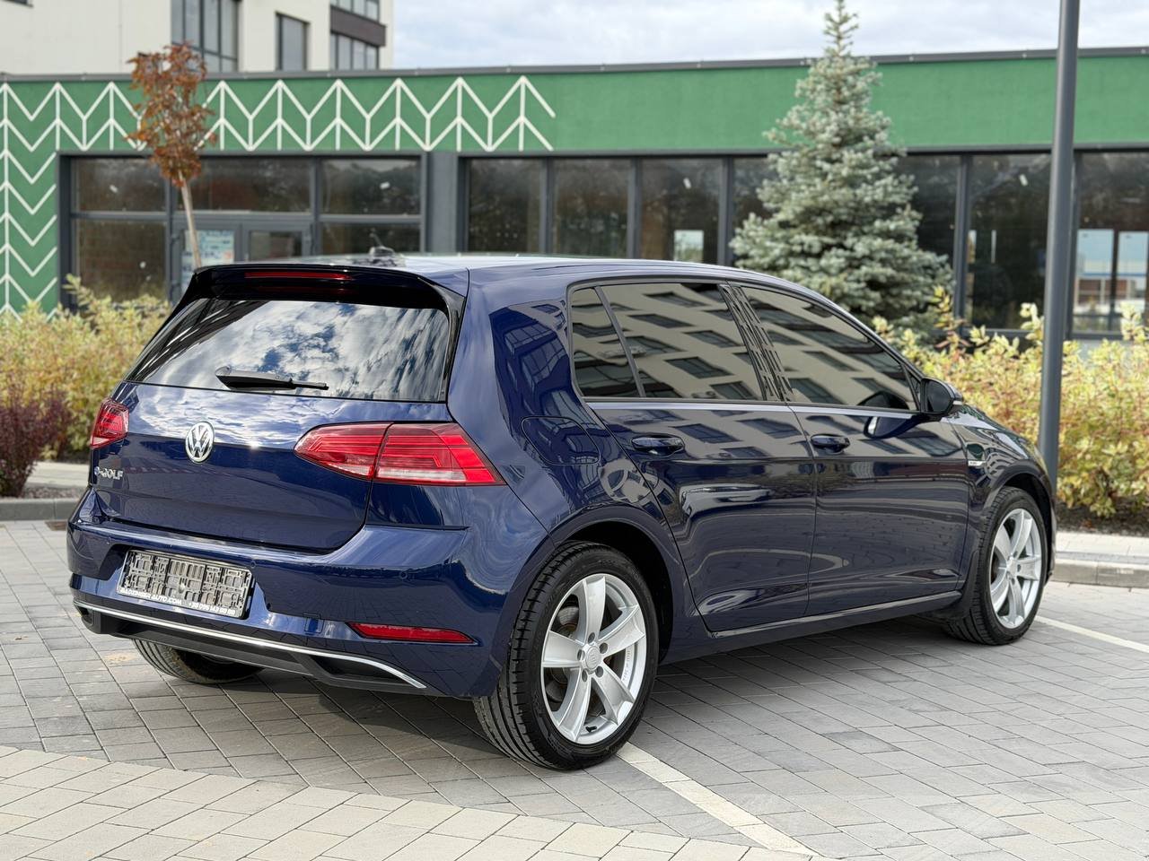 Фото - Volkswagen E-Golf #4