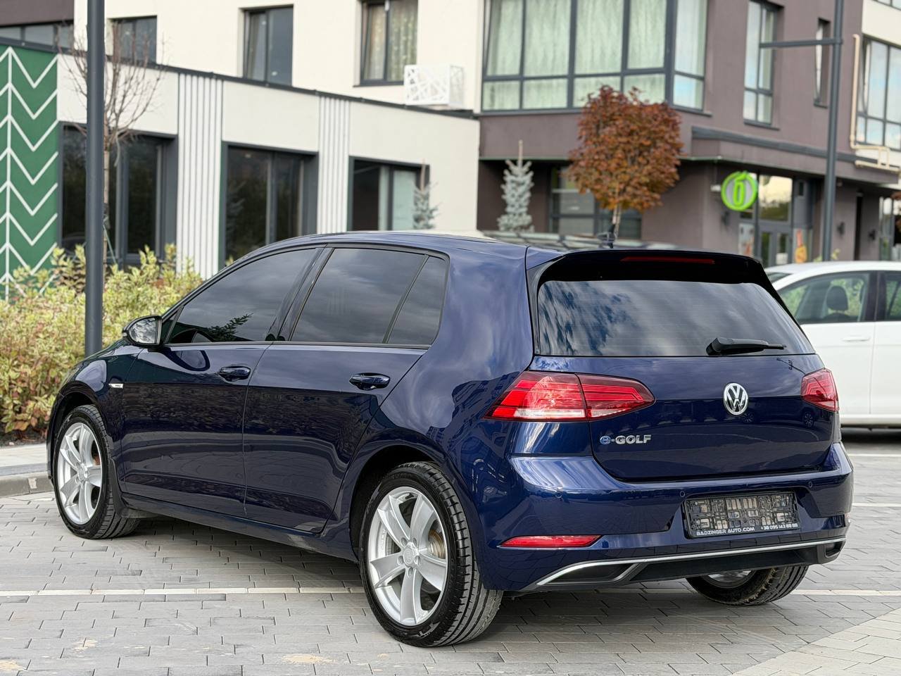 Фото - Volkswagen E-Golf #5