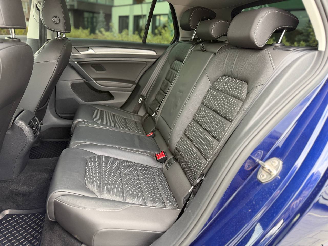 Фото - Volkswagen E-Golf #7