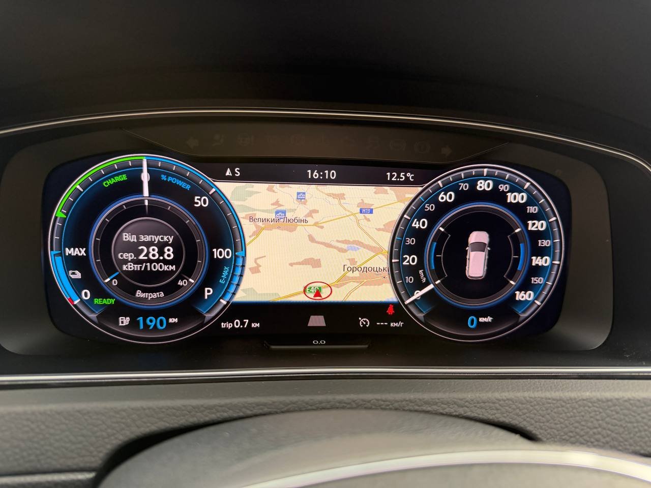 Фото - Volkswagen E-Golf #6