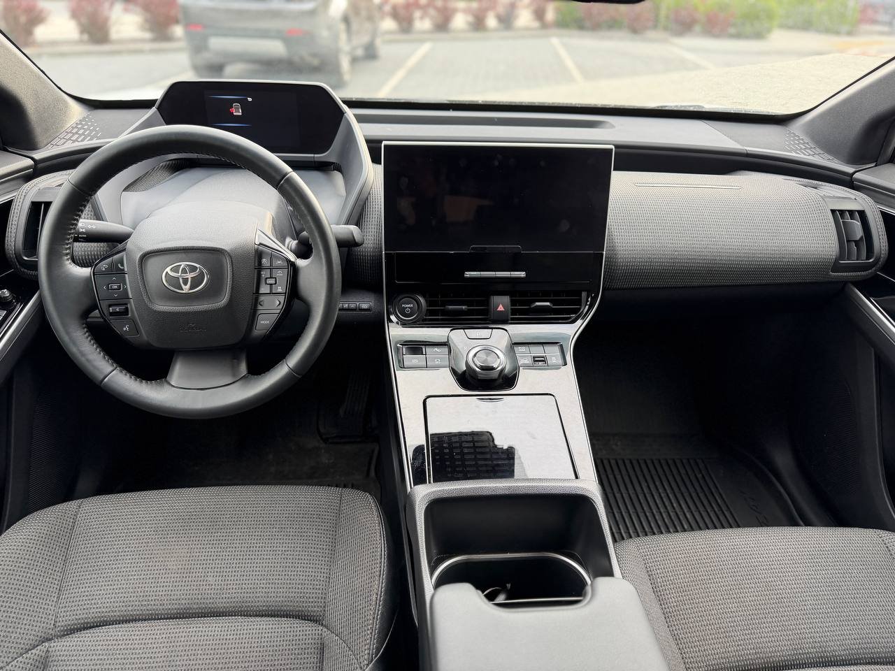 Фото - Toyota bZ4X #10