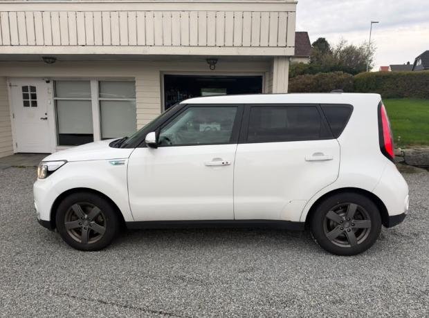 Фото - Kia E-Soul #3