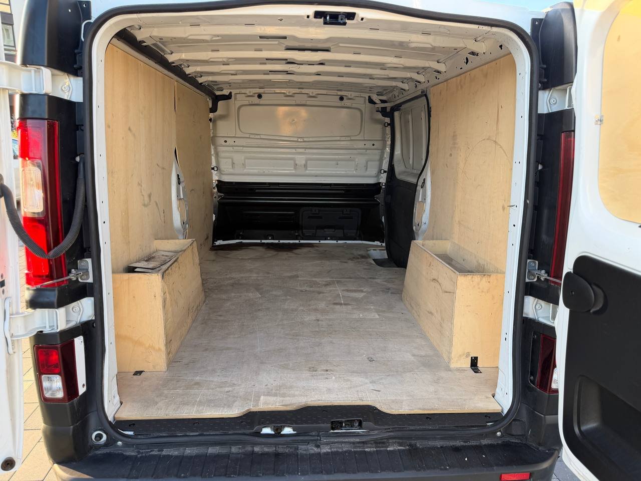 Фото - Renault Trafic 2.0 Diesel #12